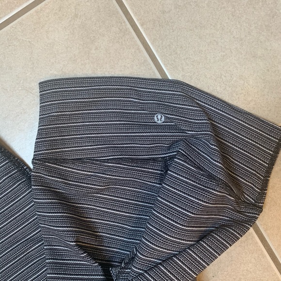 Lululemon black white striped wonder unders 7/8 - Picture 2 of 2